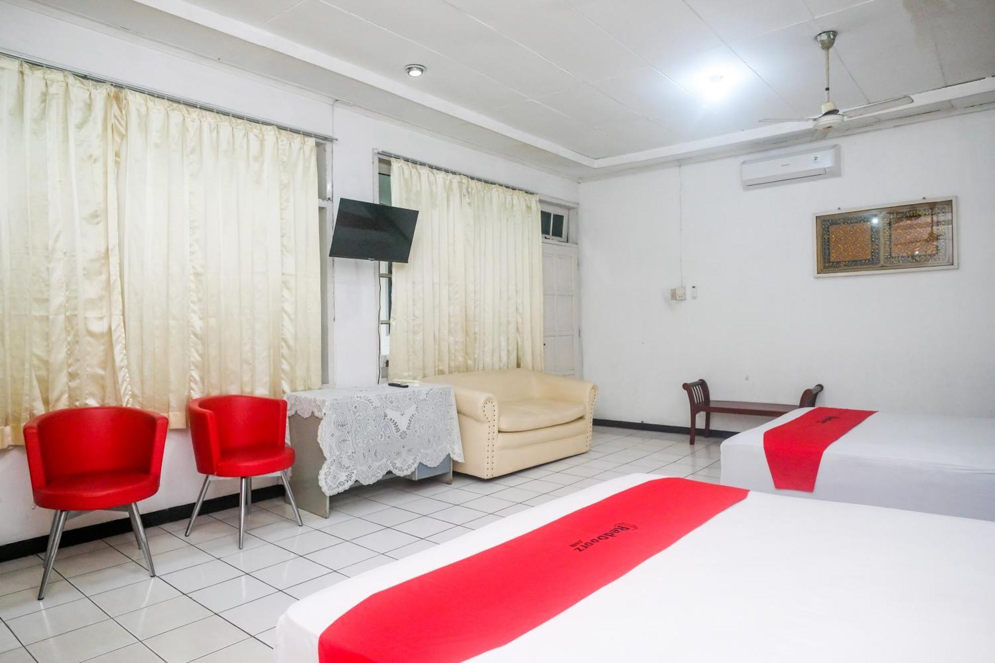 Reddoorz Syariah At Griya Raharja Klaten Exterior photo