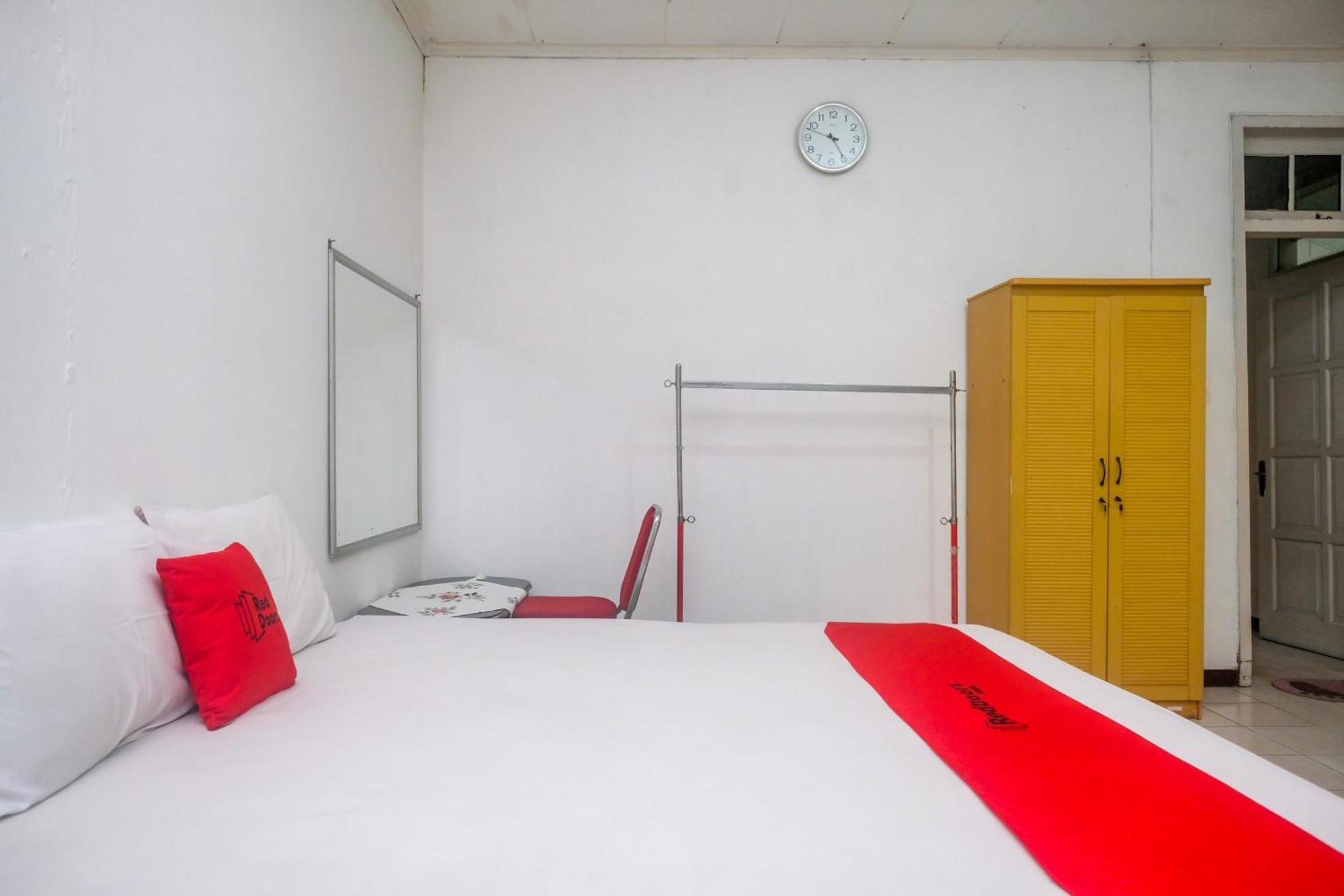 Reddoorz Syariah At Griya Raharja Klaten Exterior photo