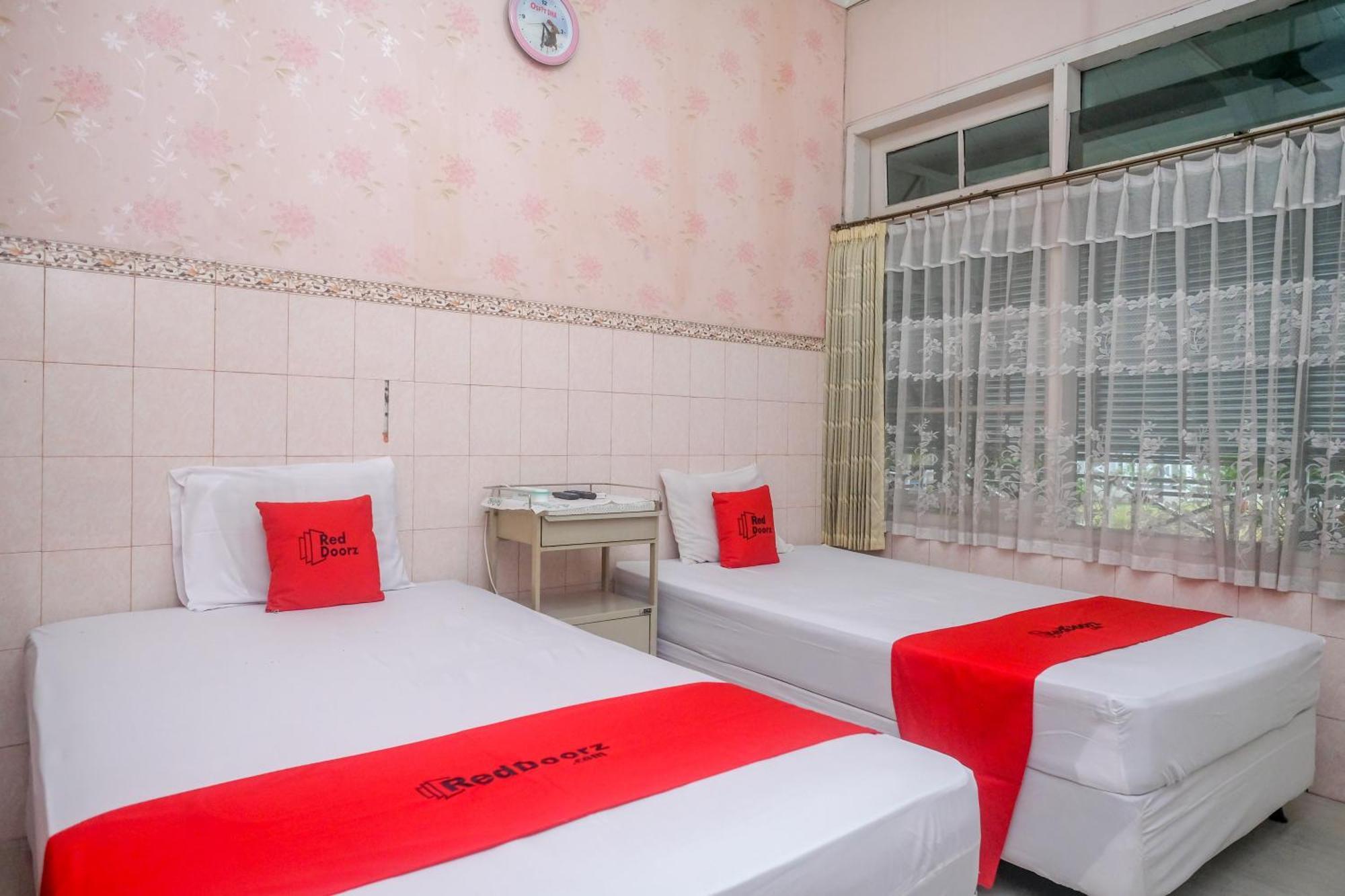 Reddoorz Syariah At Griya Raharja Klaten Exterior photo