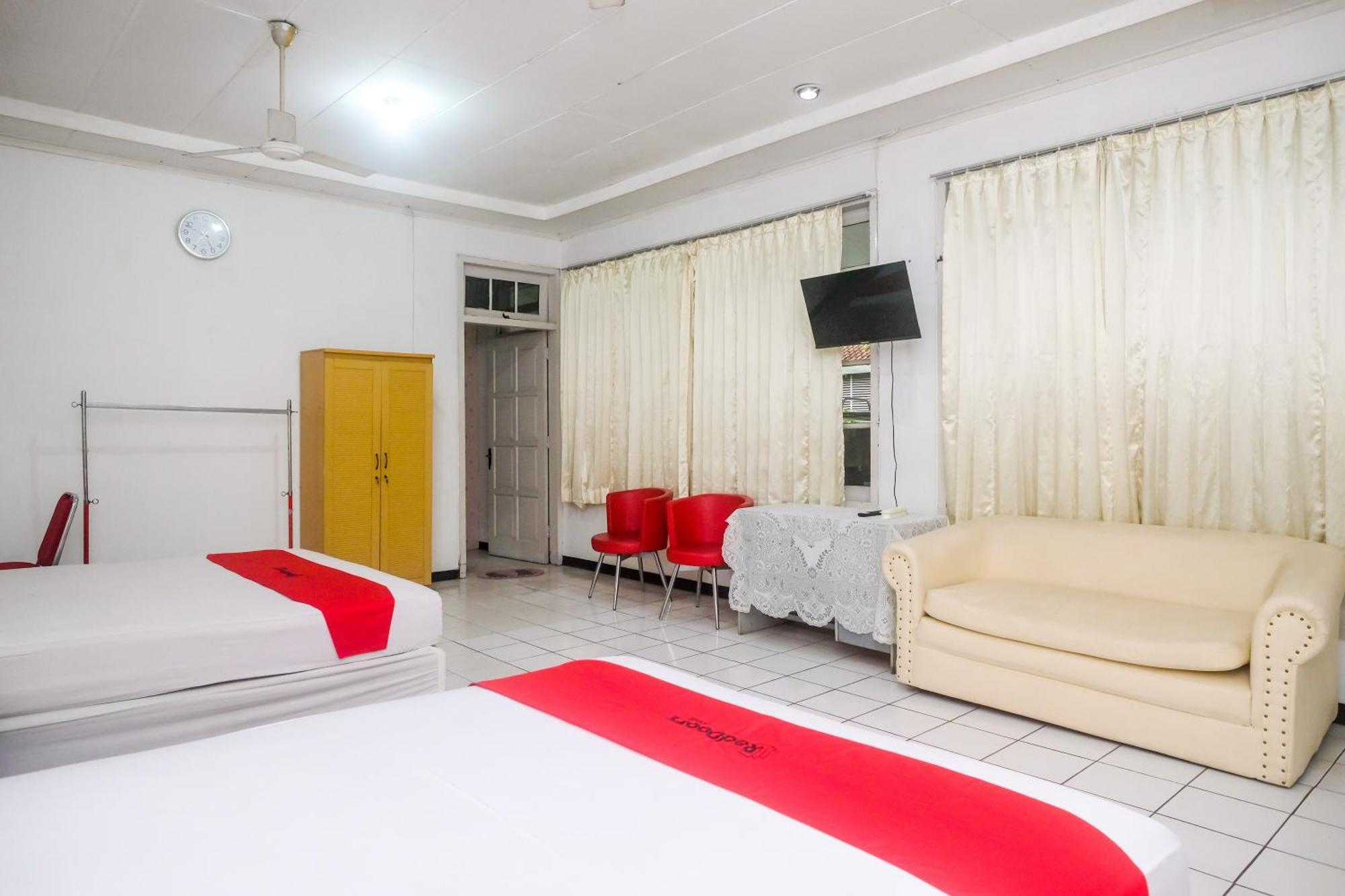 Reddoorz Syariah At Griya Raharja Klaten Exterior photo