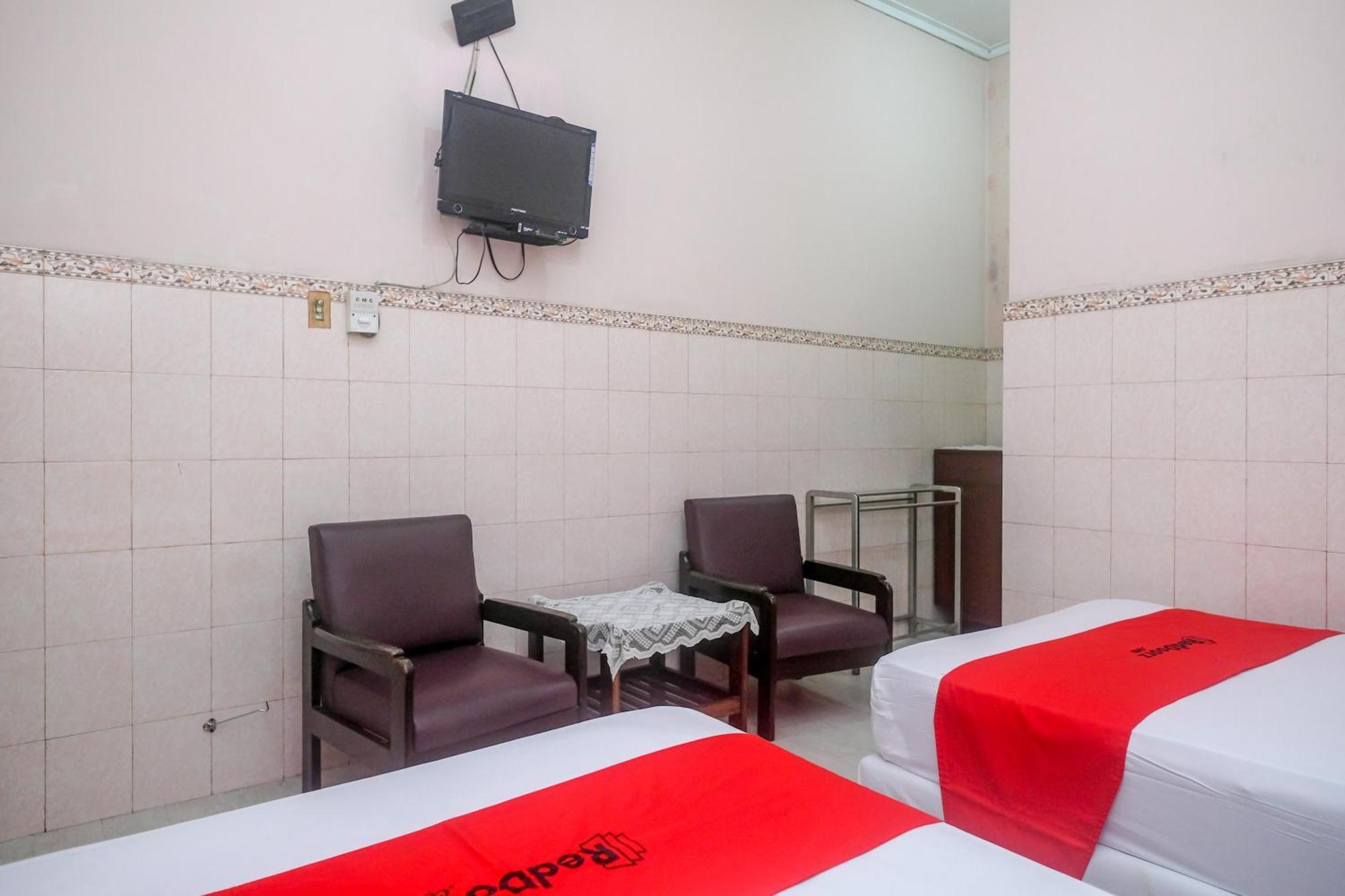 Reddoorz Syariah At Griya Raharja Klaten Exterior photo