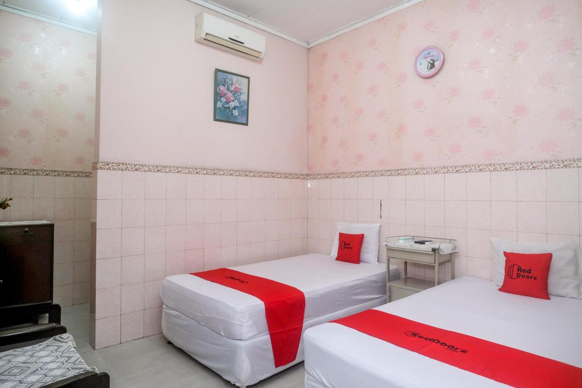 Reddoorz Syariah At Griya Raharja Klaten Exterior photo