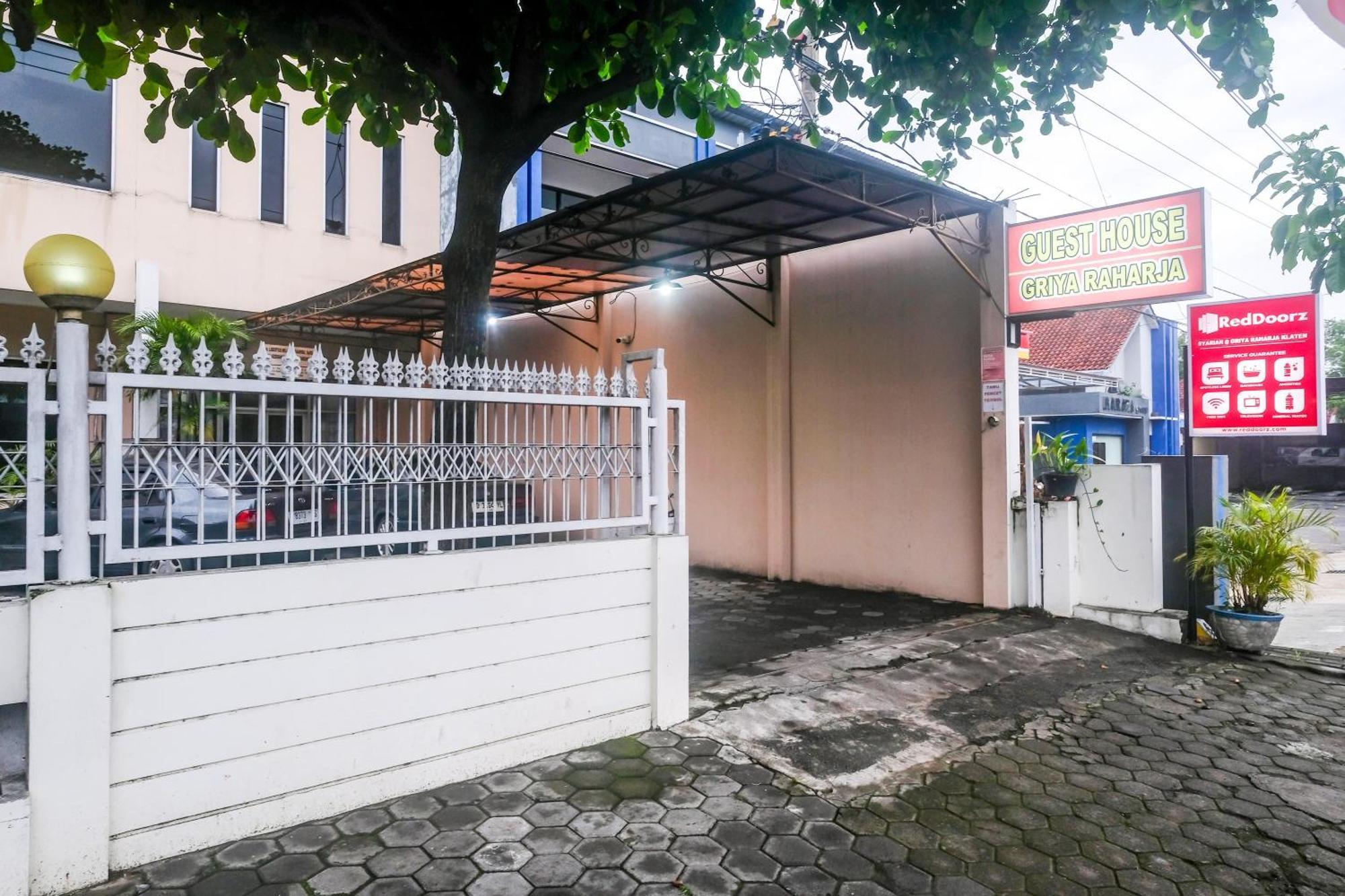 Reddoorz Syariah At Griya Raharja Klaten Exterior photo