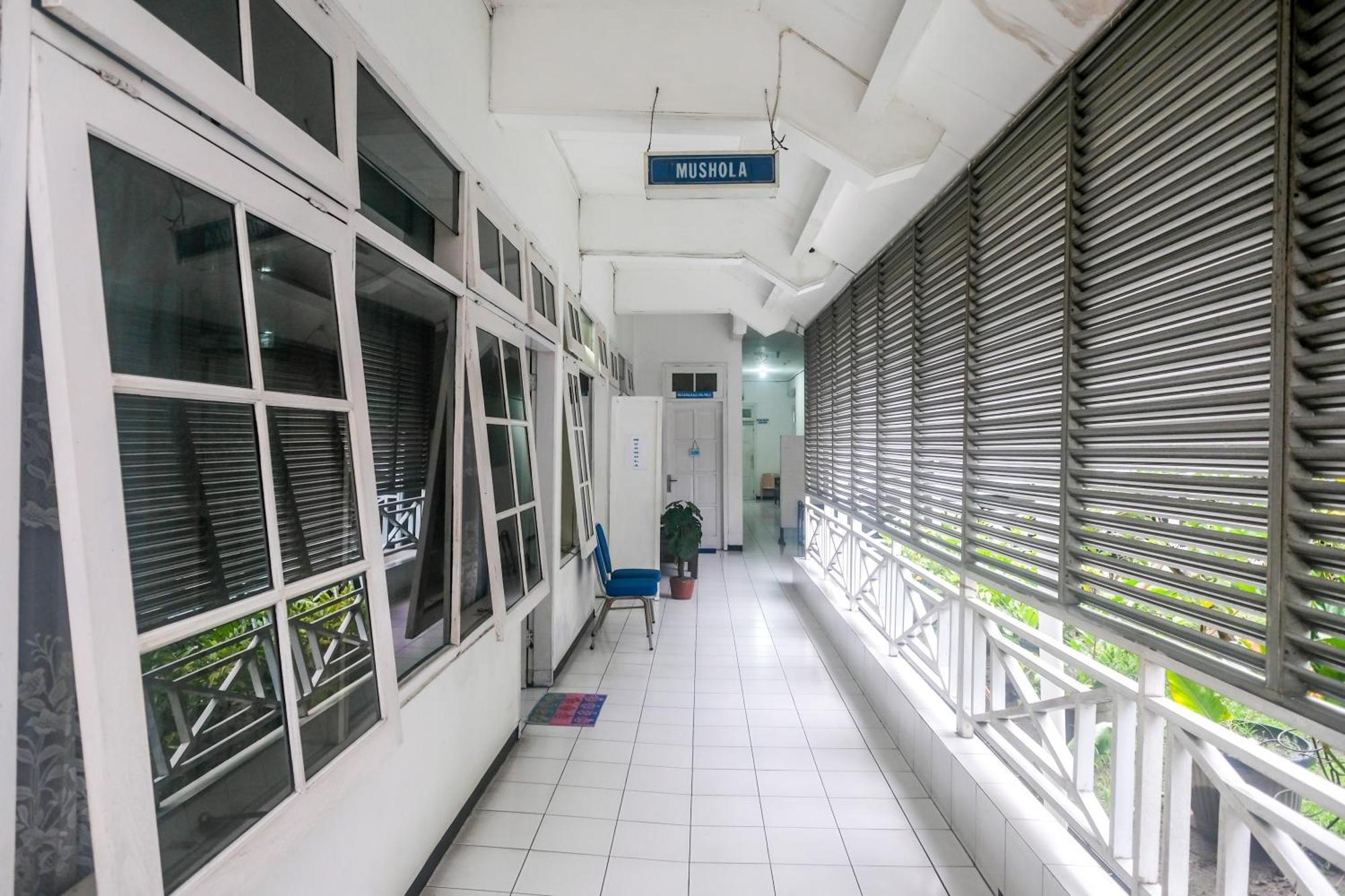Reddoorz Syariah At Griya Raharja Klaten Exterior photo