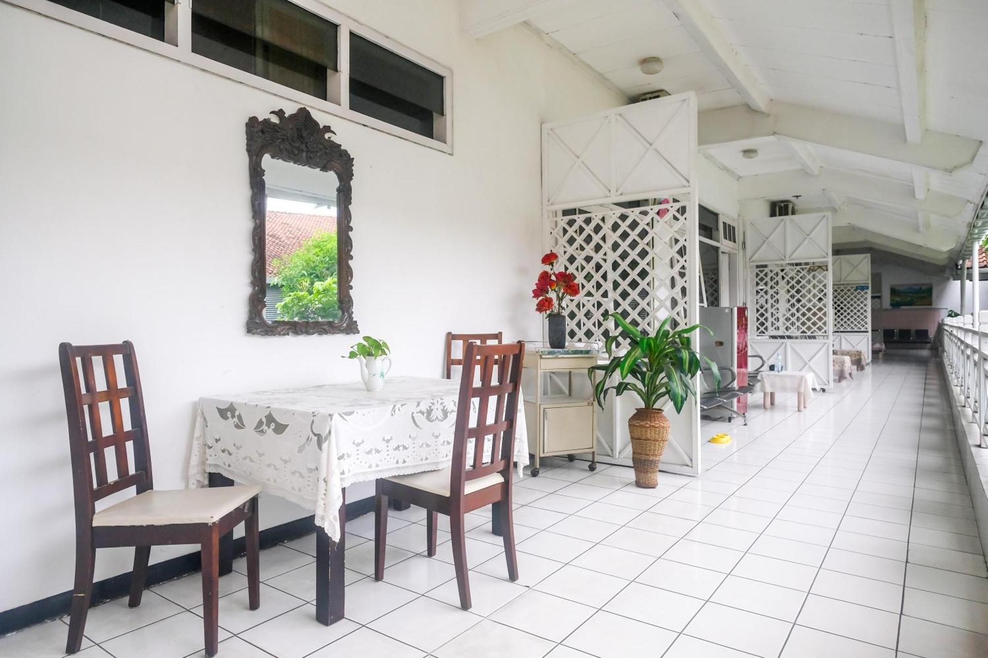 Reddoorz Syariah At Griya Raharja Klaten Exterior photo