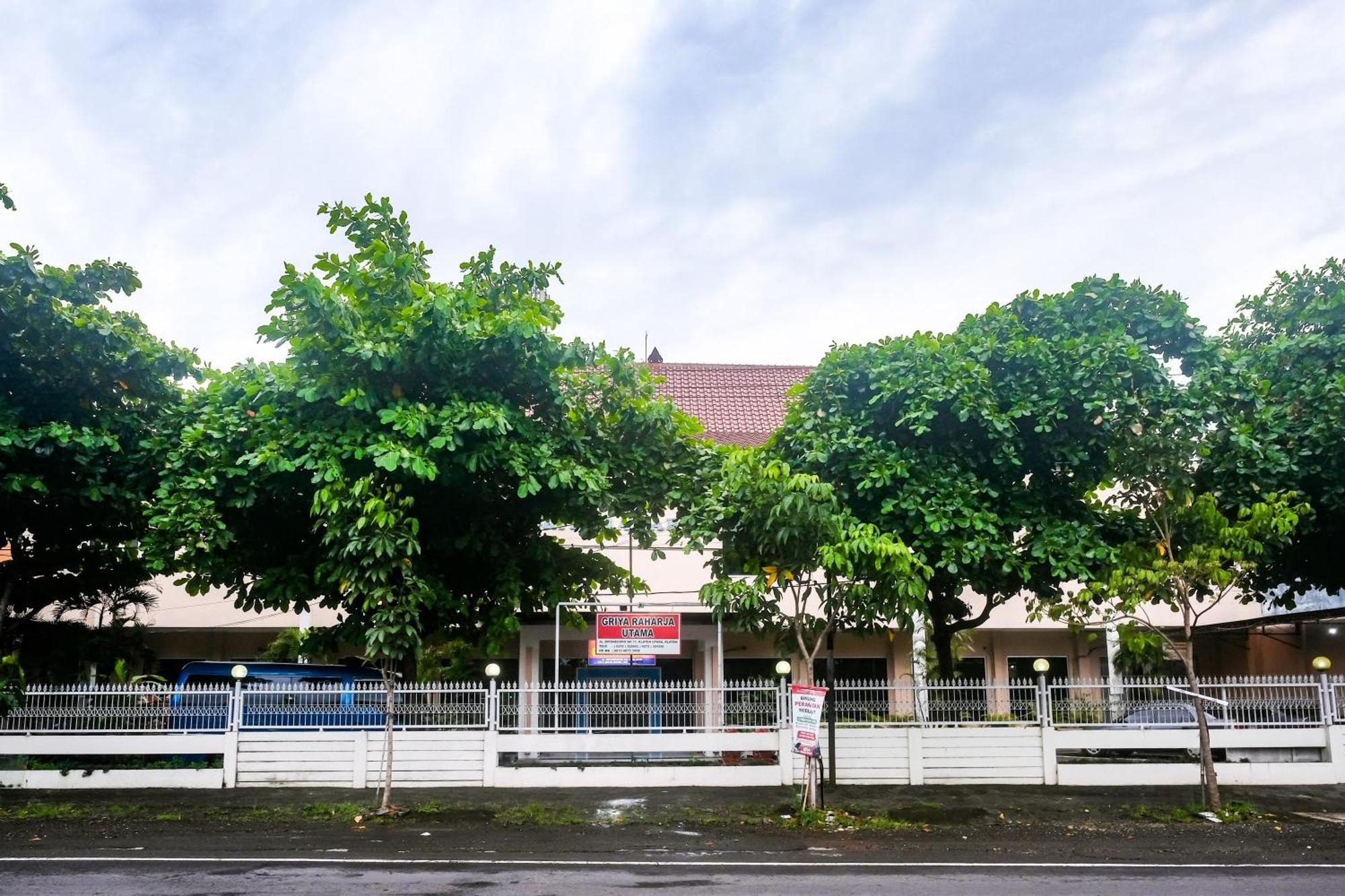 Reddoorz Syariah At Griya Raharja Klaten Exterior photo